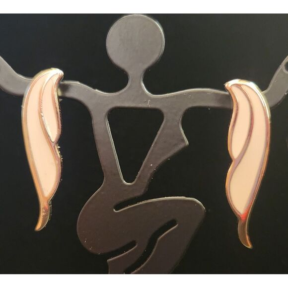 Trifari Earrings Vintage Winged Drop - Picture 8 of 9